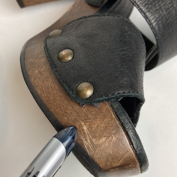 Stuart Weitzman T-Straps Black Leather Wood Heels Studded Sandals SZ 7.5 Party - Picture 13 of 16